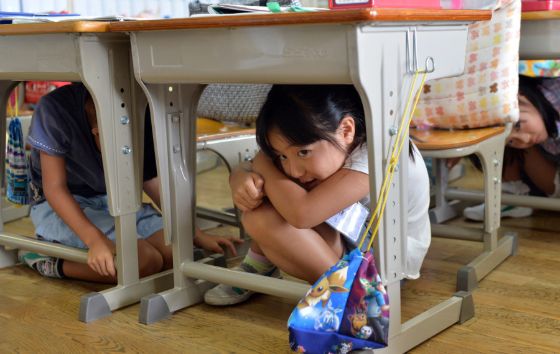 Ảnh của Nhật Bản dạy trẻ phòng chống thiên tai từ nhỏ